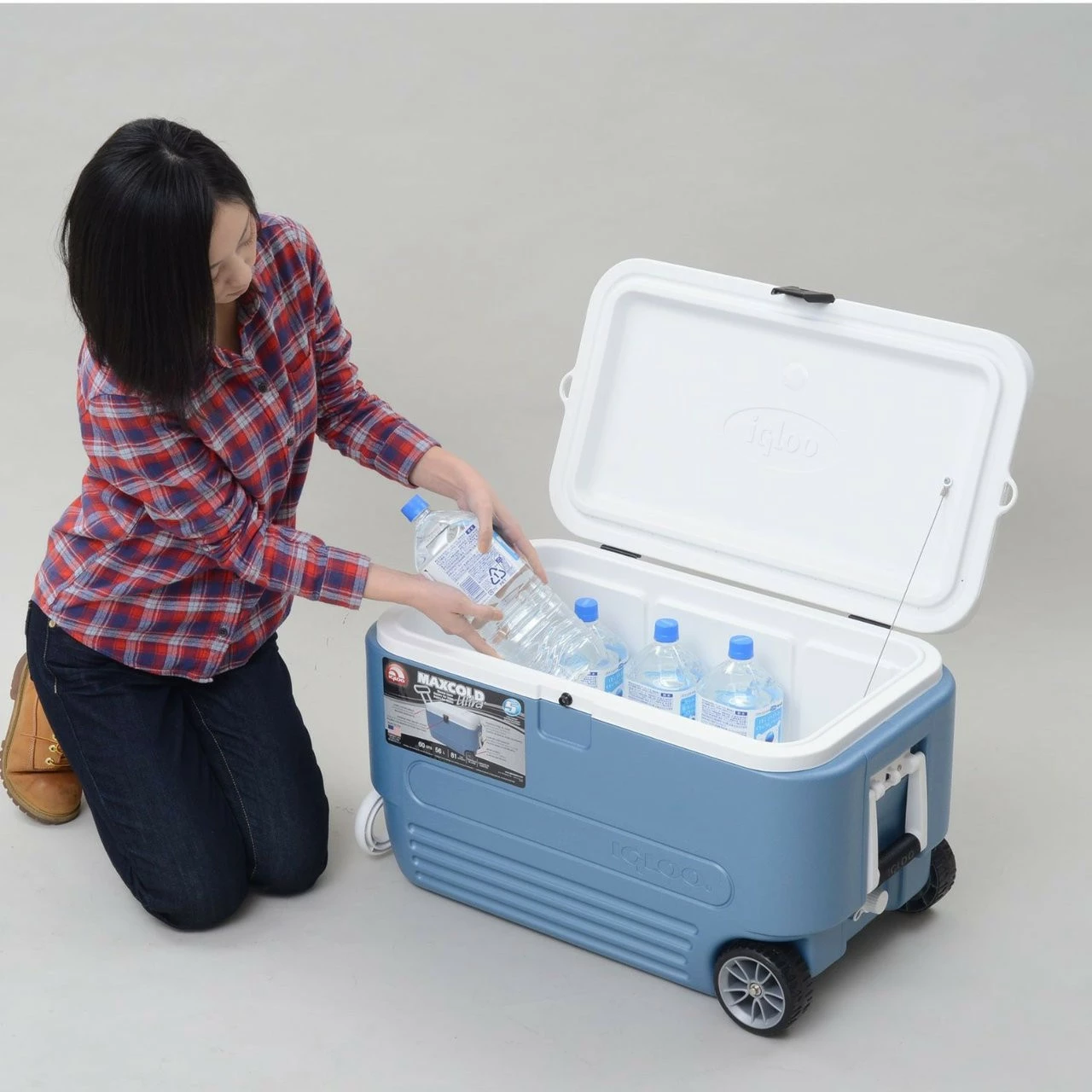 Igloo MaxCold 60 Roller Cool Box Wheeled Ice Chest - Image 5