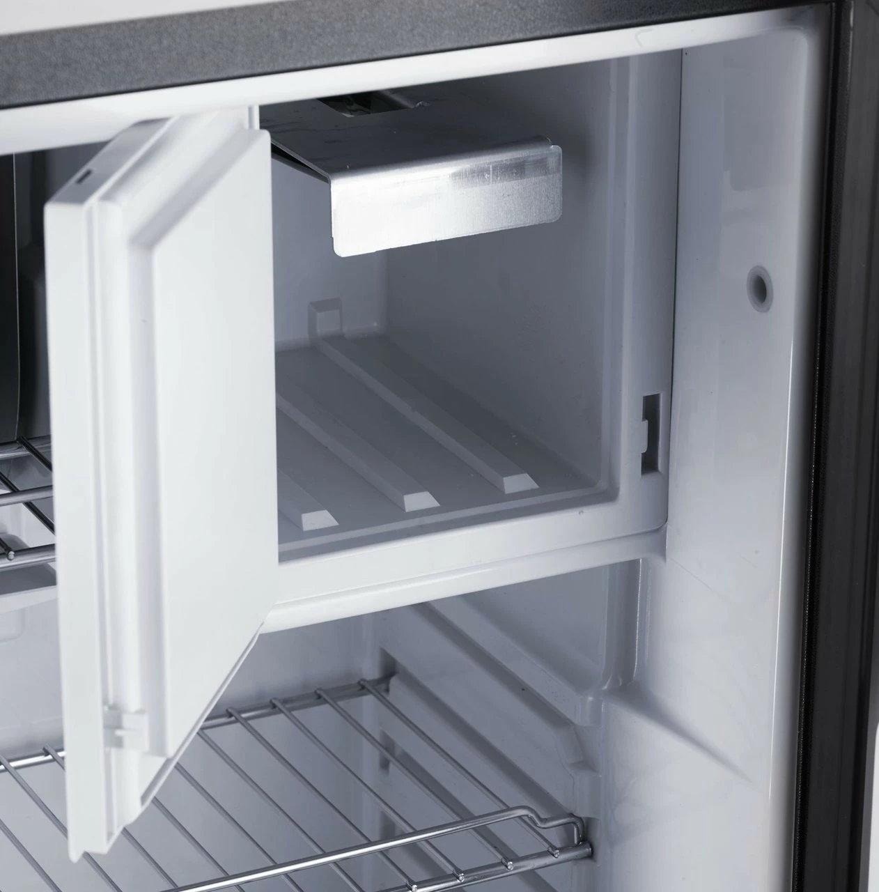 Dometic RM5330 230v 12v LPG Gas Caravan Fridge - Image 4